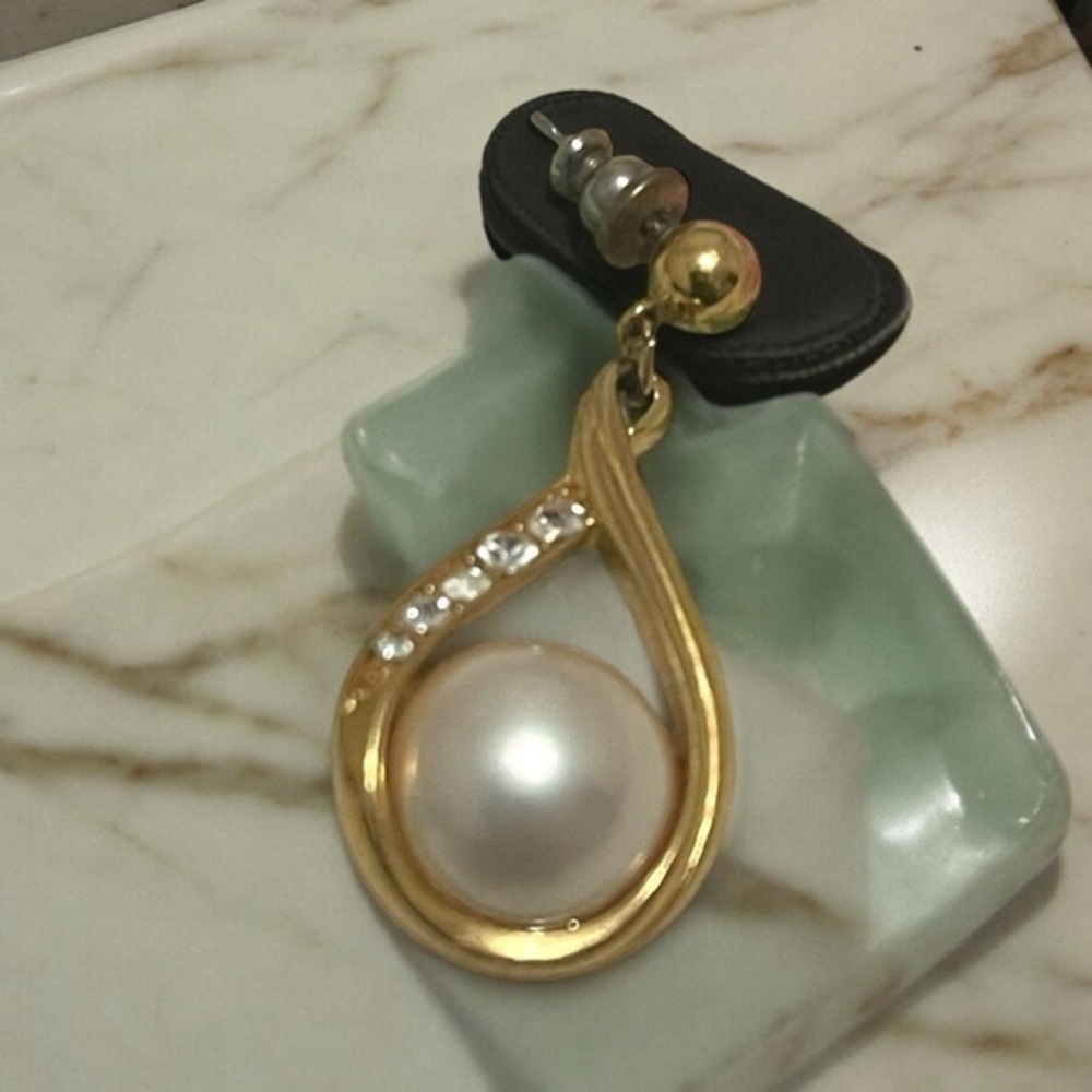 Single Classic Napier Teardrop Earring